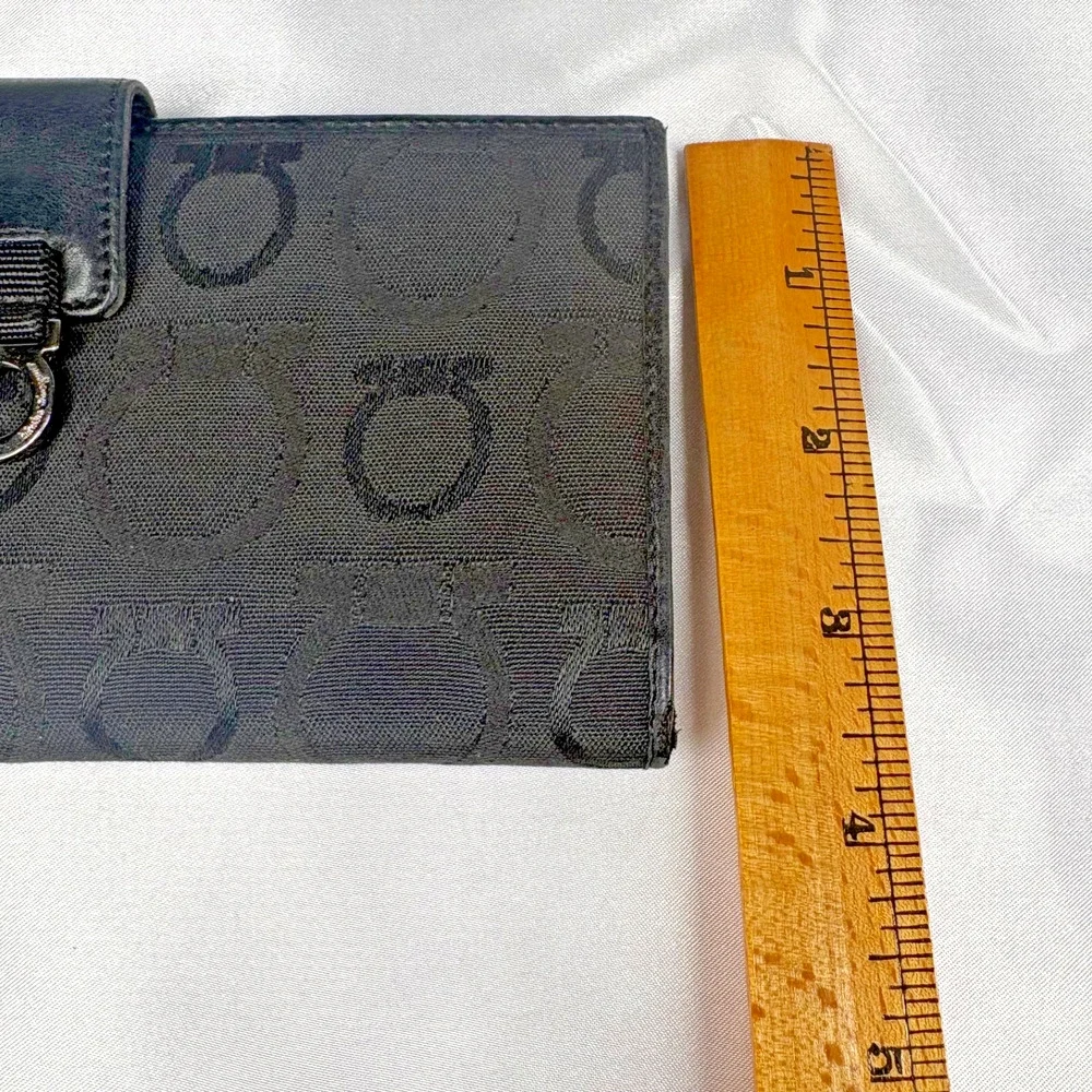 Vtg Ferragamo Gancini Black Canvas & Leather Long Bifold Snap Wallet Zippy Pouch